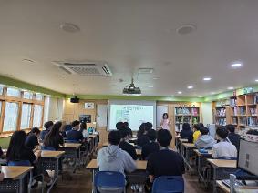 학교도서관 자율독서프로그램 '손현주 작가와의 만남' 행사 성료